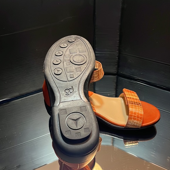 Gravity Defyer Burnt Orange, Brown, & Gold Leather Snake Embossed Low Wedges - Picture 3 of 6